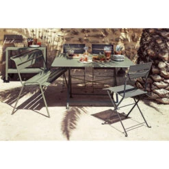 Table De Jardin 8 Personnes FERMOB Cargo 128 X 128 Cm - Cactus 8 Table De Jardin 8 Personnes FERMOB Cargo 128 X 128 Cm - Cactus -Jardin Meubles Soldes Boutique 024182 table de jardin fermob cargo 128 x 128 cm cactus ambiance 2