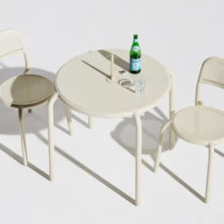 Table De Jardin 2 Personnes Fatboy Toní Bistreau - Desert -Jardin Meubles Soldes Boutique 103816 table jardin fatboy toni bistreau desert utilisation 2