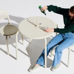 Table De Jardin 2 Personnes Fatboy Toní Bistreau - Desert -Jardin Meubles Soldes Boutique 103816 table jardin fatboy toni bistreau desert utilisation 1