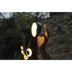 Guirlande Lumineuse FERMOB Hoop - Bleu Acapulco 7 Guirlande Lumineuse FERMOB Hoop - Bleu Acapulco -Jardin Meubles Soldes Boutique hoop bleu acapulco puget bookgss2021 sebastien erome 3 min